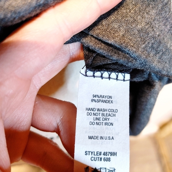 I Need A Hug Graphic tee - Picture 8 of 8